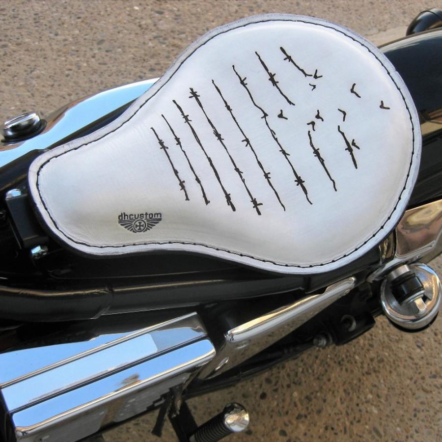 dhカスタム FLY FREE 本革ソロシート（ホワイト） スタンダードサイズ