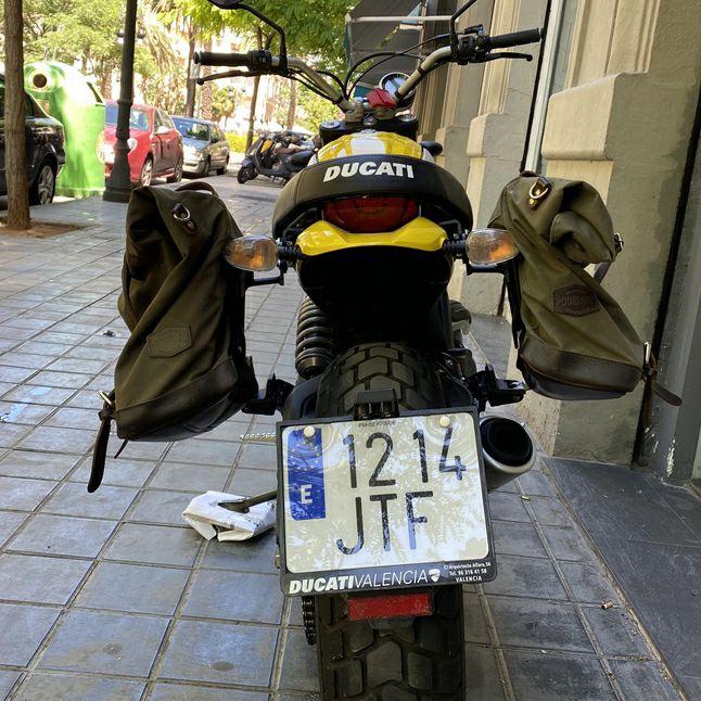 ドゥカティ スクランブラー サドルバッグ ステー ブラック 左右セット