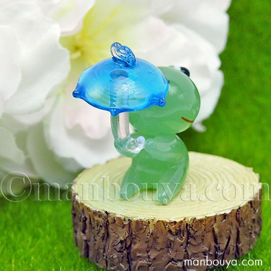カエルグッズ ガラス細工 ミニチュア 置物 かわいい カエルと傘 ビブロ