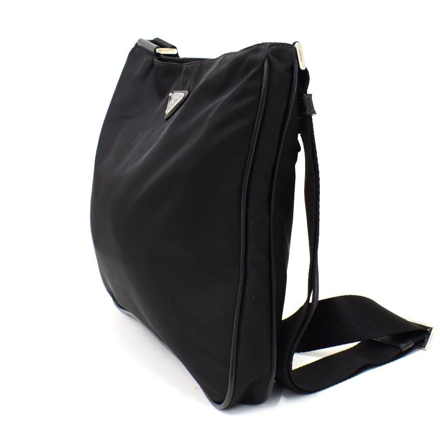 PRADA（プラダ） ショルダーバッグ クロスボディ 三角プレート