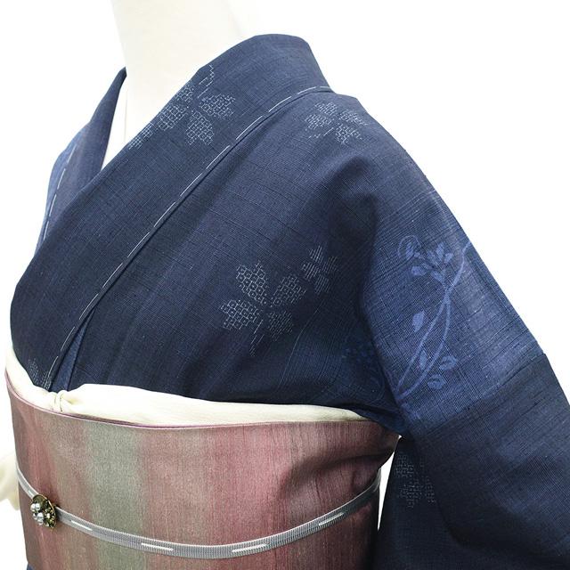 結城紬 着物 未使用 奥順 はたおり娘 正絹 80亀甲 ネイビー 紺 ブルー