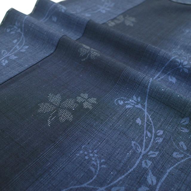 結城紬 着物 未使用 奥順 はたおり娘 正絹 80亀甲 ネイビー 紺 ブルー