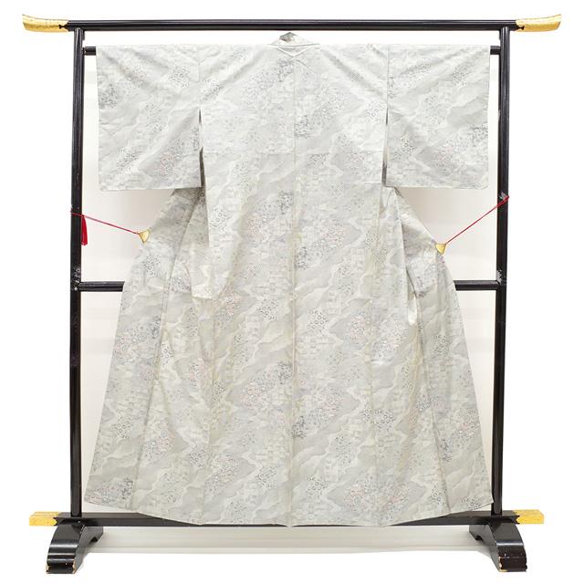 本場大島紬 都喜ヱ門 藤絹織物 袷 着物 藤白泥 横双 ライトグレー 道長