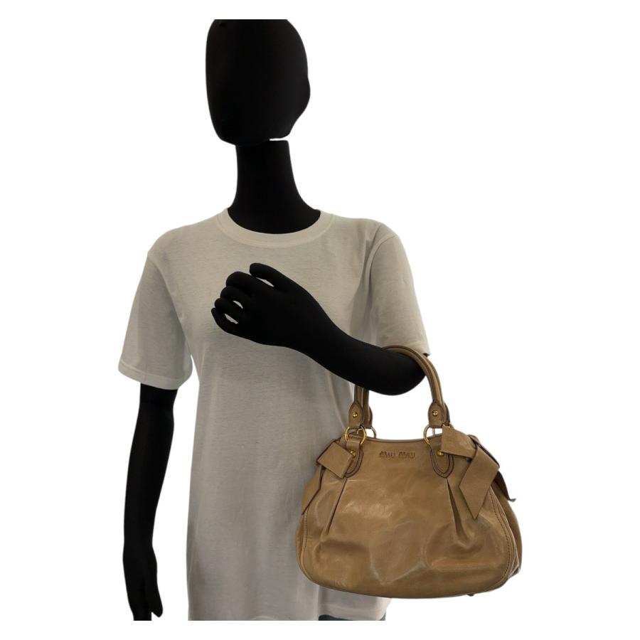 miu miu（ミュウミュウ） 美品 リボン ベージュ ゴールド金具 レザー