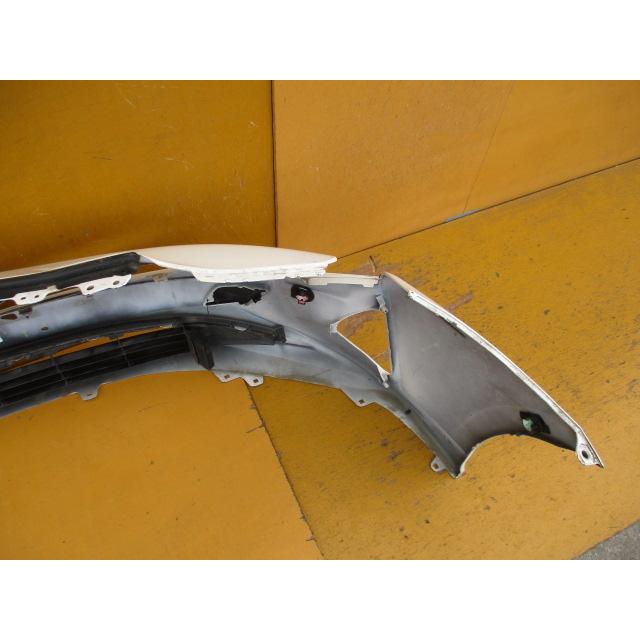 プリウス ZVW50 前期 純正フロントバンパー ホワイトパール(070) 52119