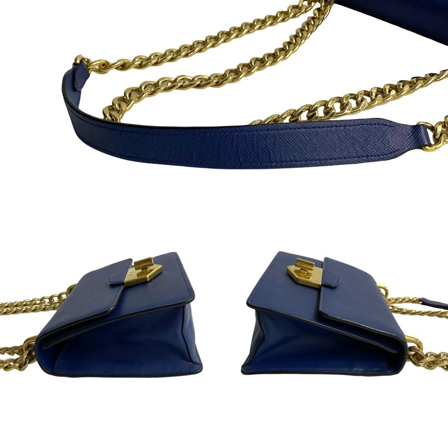 PRADA（プラダ） 極 美品 ロゴ ターンロック ゴールド 金具