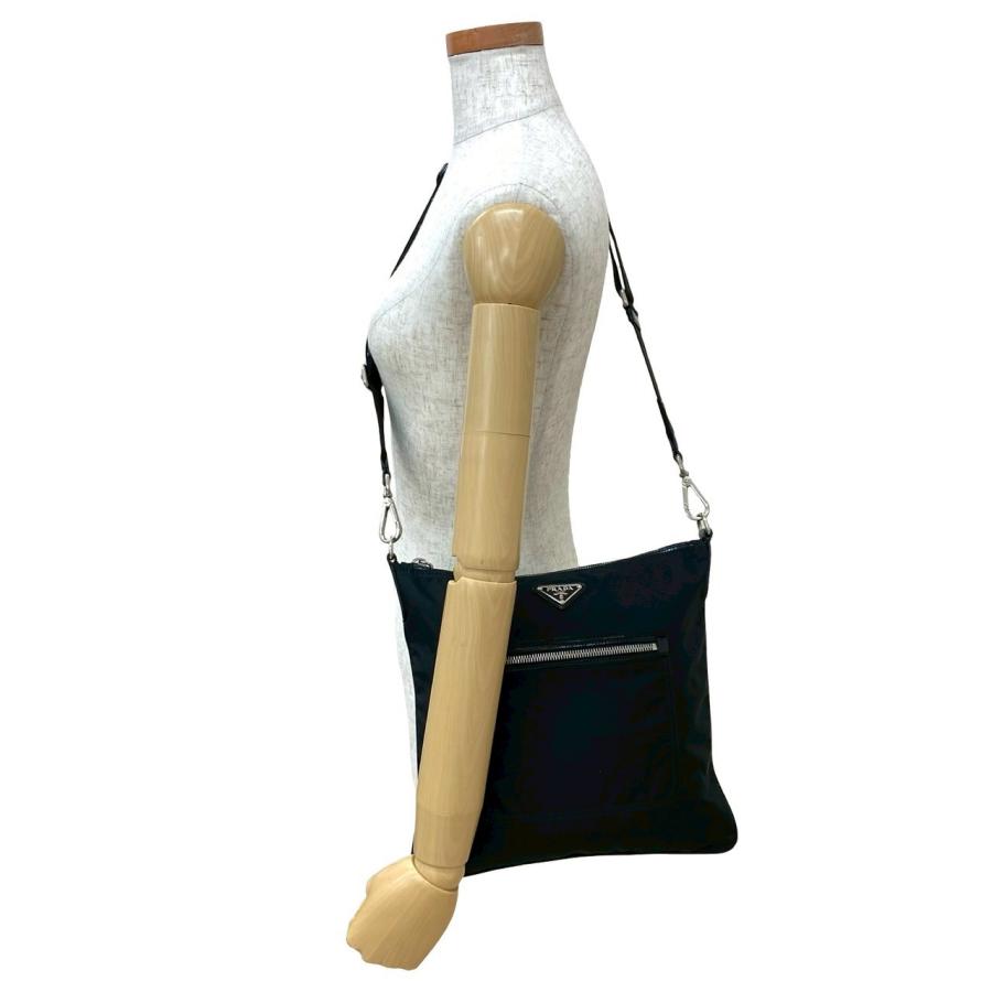 PRADA（プラダ） 極 美品 三角ロゴ プレート 金具 テスート ナイロン