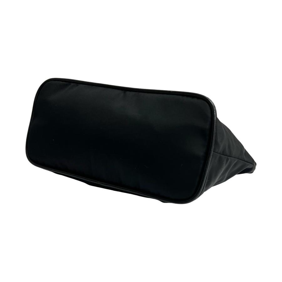 PRADA（プラダ） 極 美品 希少品 三角ロゴ 金具 テスート ナイロン