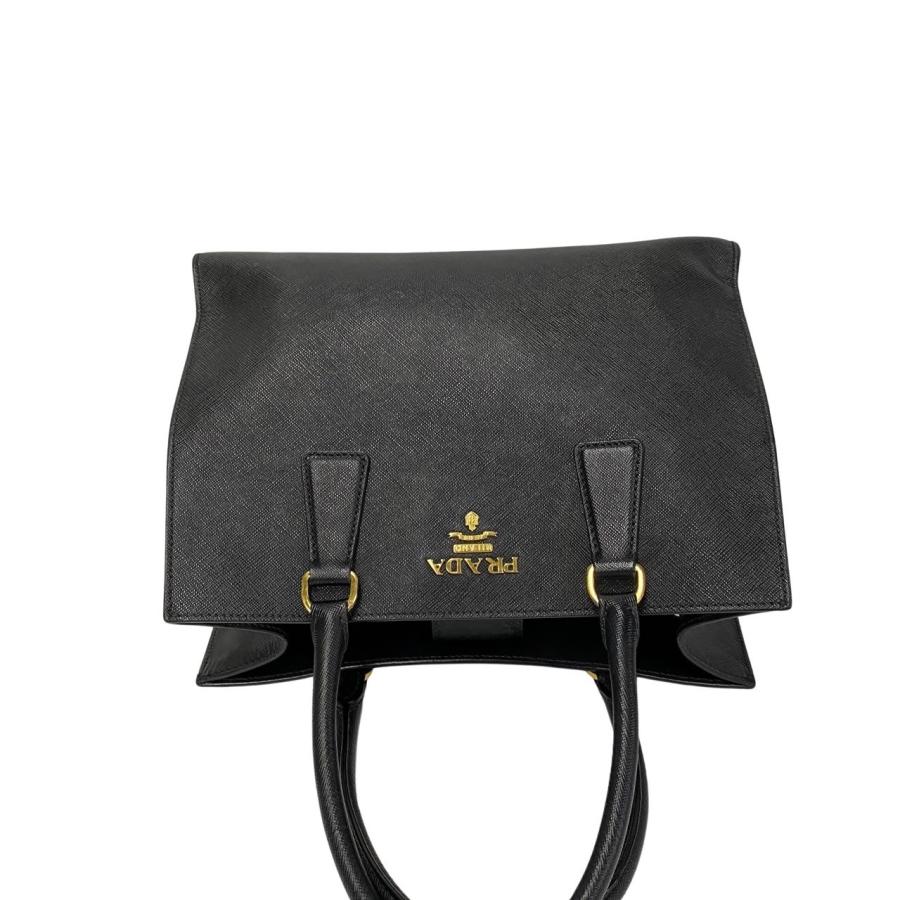 PRADA（プラダ） 極 美品 希少品 ロゴ 金具 サフィアーノ レザー 本革