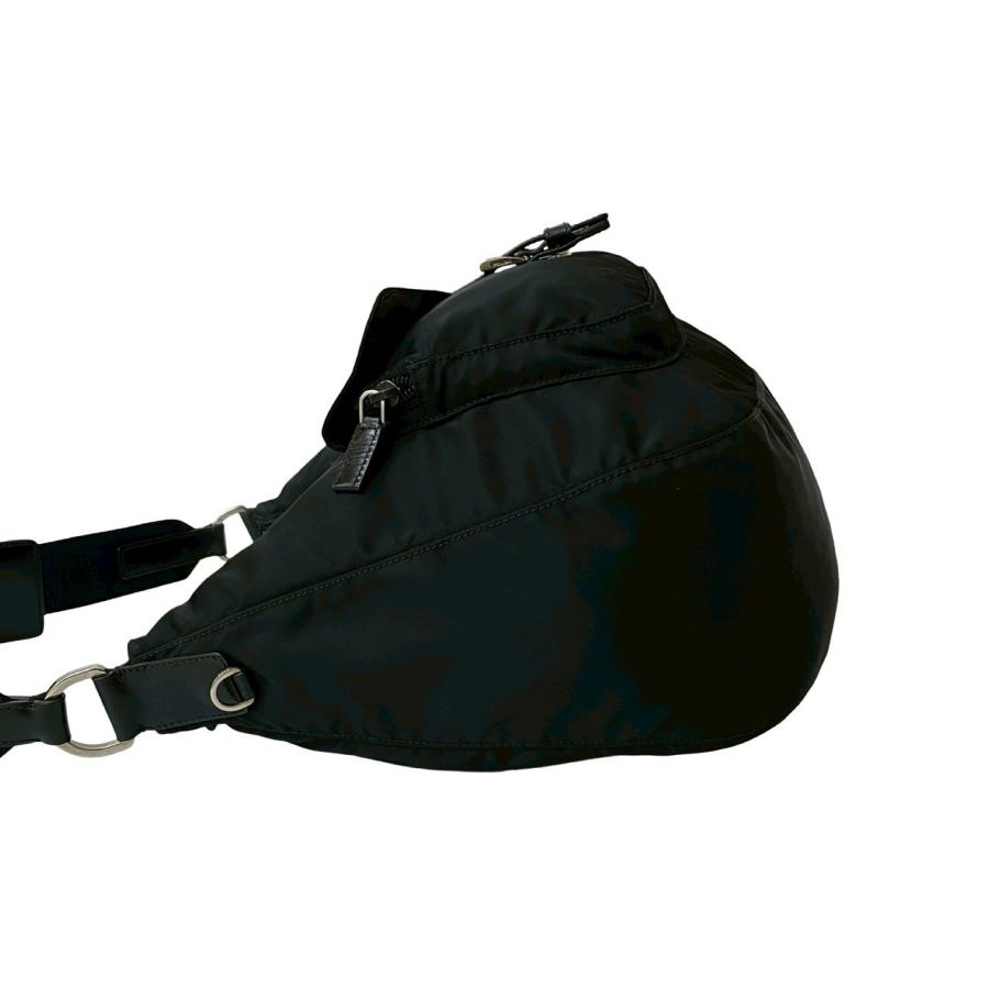 PRADA（プラダ） 極 美品 三角ロゴ シルバー 金具 ナイロン レザー 本