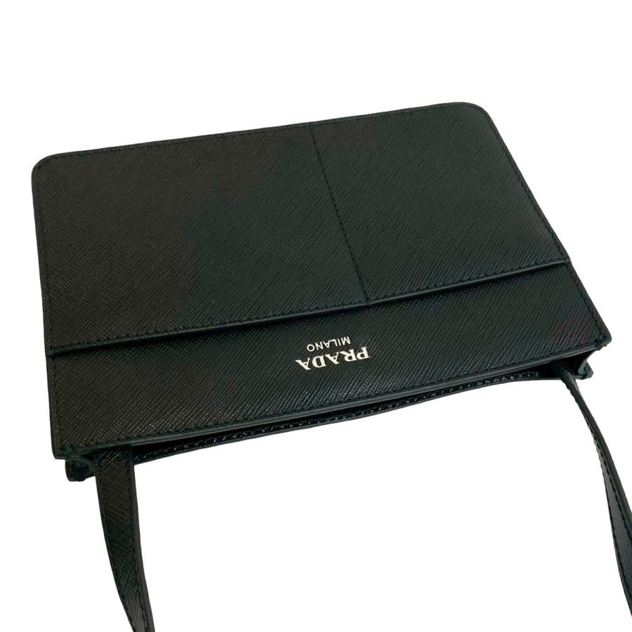 PRADA（プラダ） 極 美品 希少品 ロゴ 金具 サフィアーノ レザー 本革