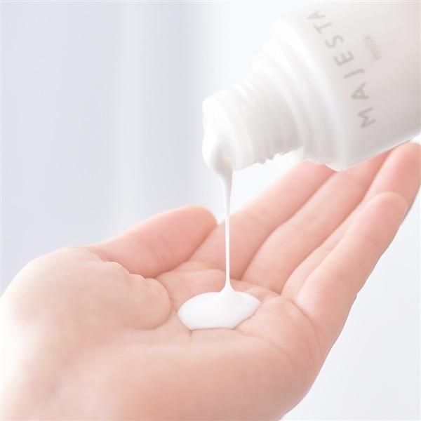 MAJESTA（ナリス化粧品） ナリス マジェスタ ミルク（乳液）80ml : LT