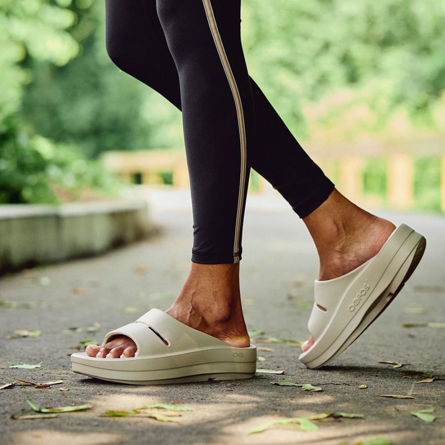 OOFOS（ウーフォス） 爆買 リカバリーサンダル 厚底タイプ