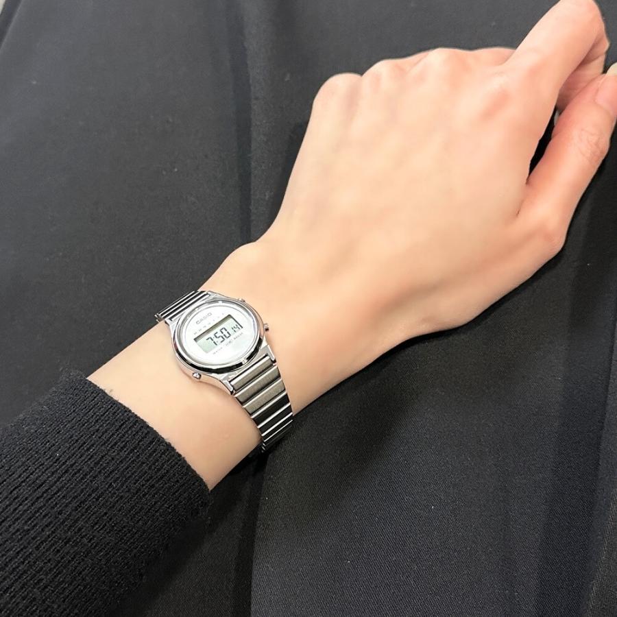 CASIO（カシオ） スタンダード デジタル 腕時計 レディース シルバー