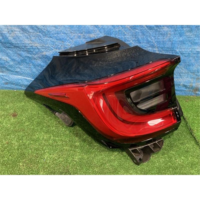 トヨタ 純正 ヤリス 《 MXPA15 》 左テールランプ P10500-21012264
