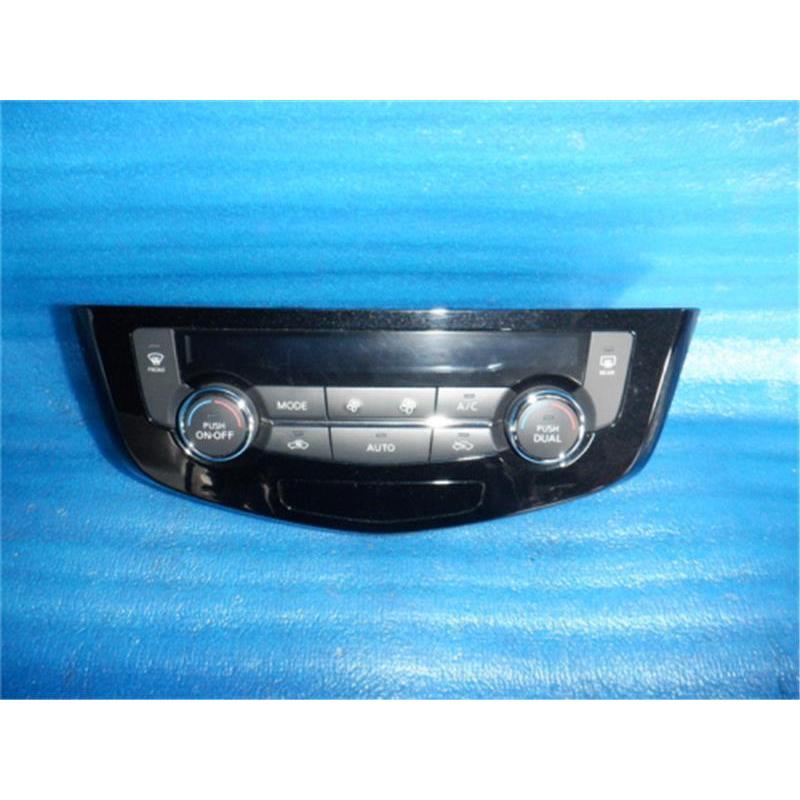 日産 純正 エクストレイル 《 NT32 》 エアコンスイッチパネル P10700