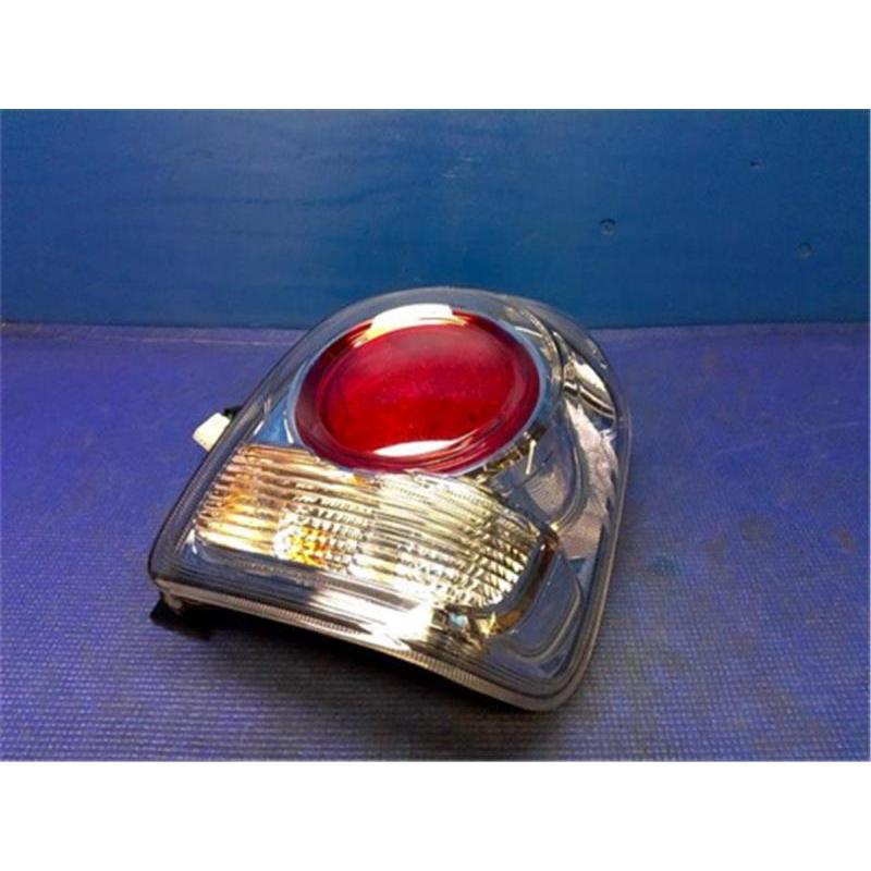 ダイハツ 純正 ムーヴキャンバス 《 LA800S 》 右テールランプ 81550