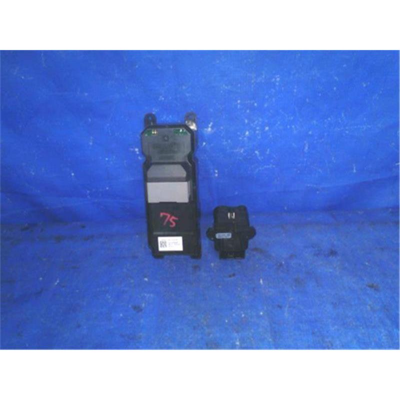 ホンダ 純正 N-WGN 《 JH1 》 パワーウィンドウスイッチ 35750-T6G-J01