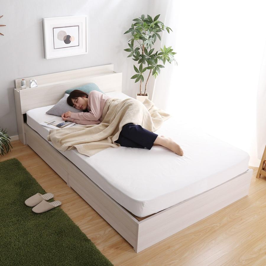 ニトリ（NITORI） ベッド ダブル 棚・コンセント付きチェストベッド