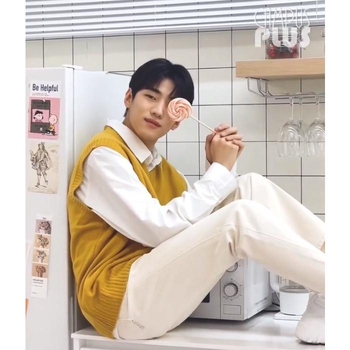 ☆特価☆韓国 雑誌 CAMPUS PLUS VOL.186 キャンパスプラス 2022年4月号