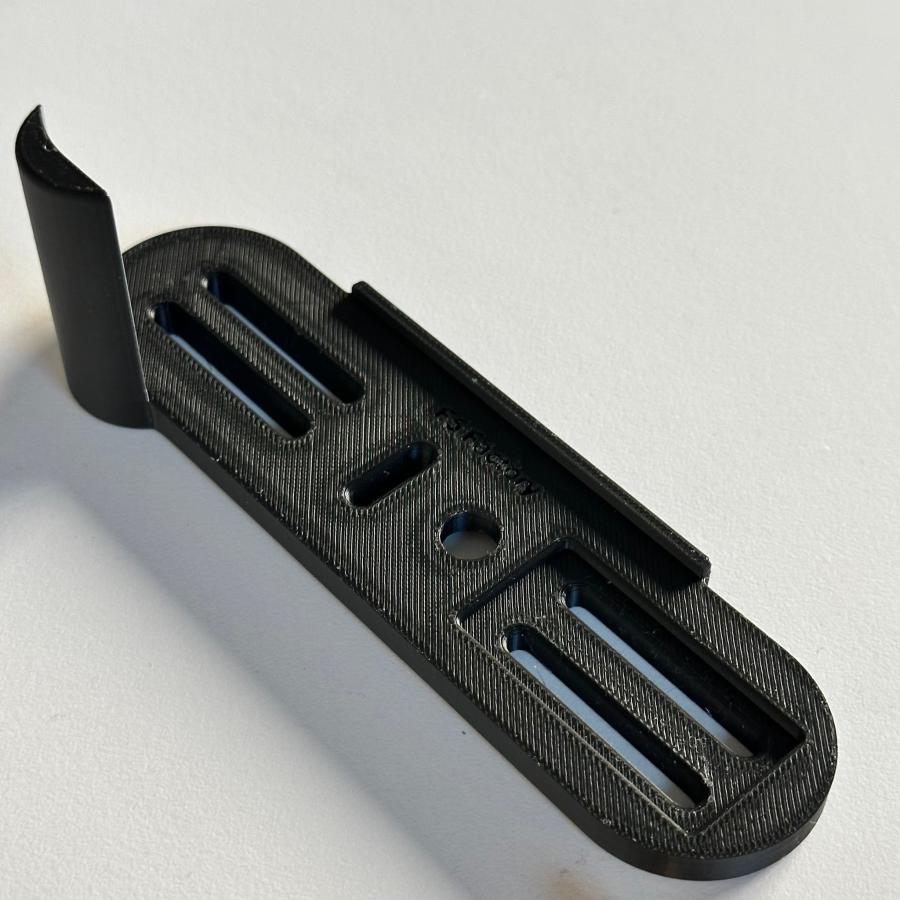 Leica M Typ 240用 3Dプリンター製カスタムグリップ（カーボン）仕上げ