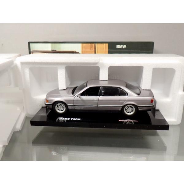 オートアート BMW社 特注 1/24 007 James Bond トゥモロー・ネバー