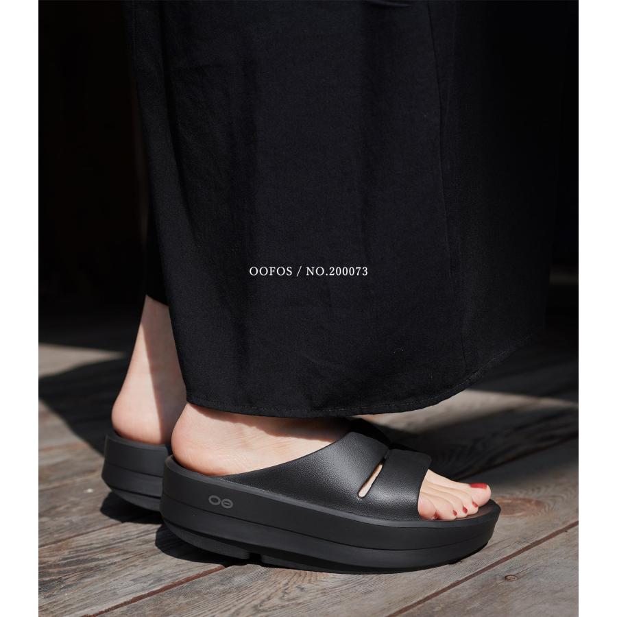 OOFOS（ウーフォス） サンダル 厚底 ウーメガ ウーアー ウーマン