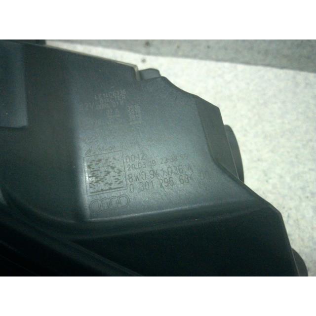 アウディ A4 WAUZZZF4 LED 右 ヘッド ランプ ライト 8W0941036A