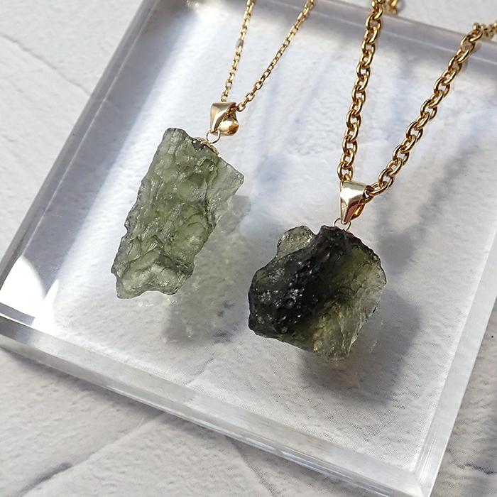 K18 モルダバイト原石 ペンダントトップ ペンダントヘッド レディース