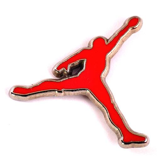 ピンバッジ・マイケルジョーダン赤エアジョーダン靴バスケットボール