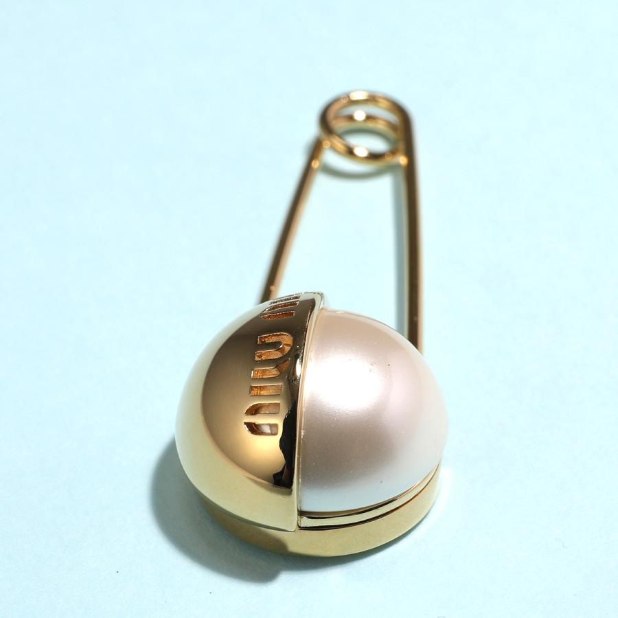 miu miu（ミュウミュウ） ブローチ 5JS124 2F6X レディース ピンバッチ