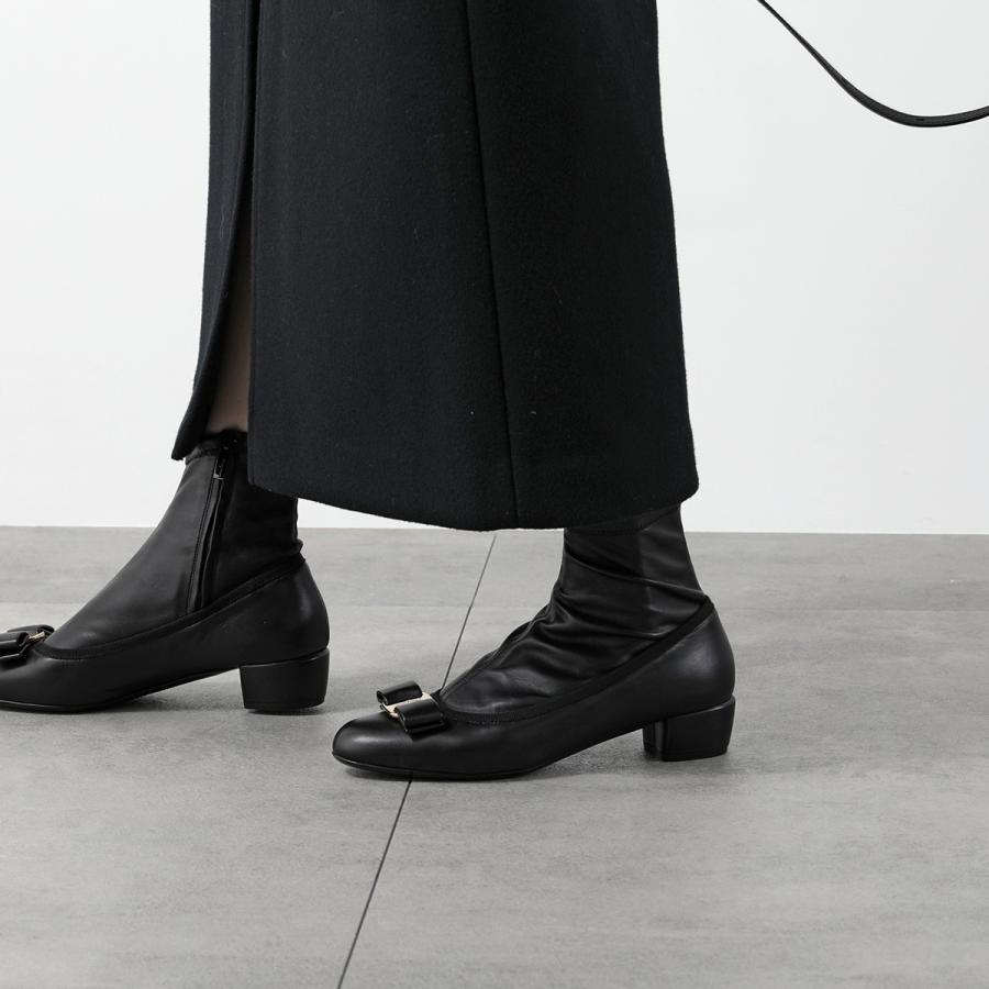 FERRAGAMO（フェラガモ） ショートブーツ VARA ヴィラリボン 705143