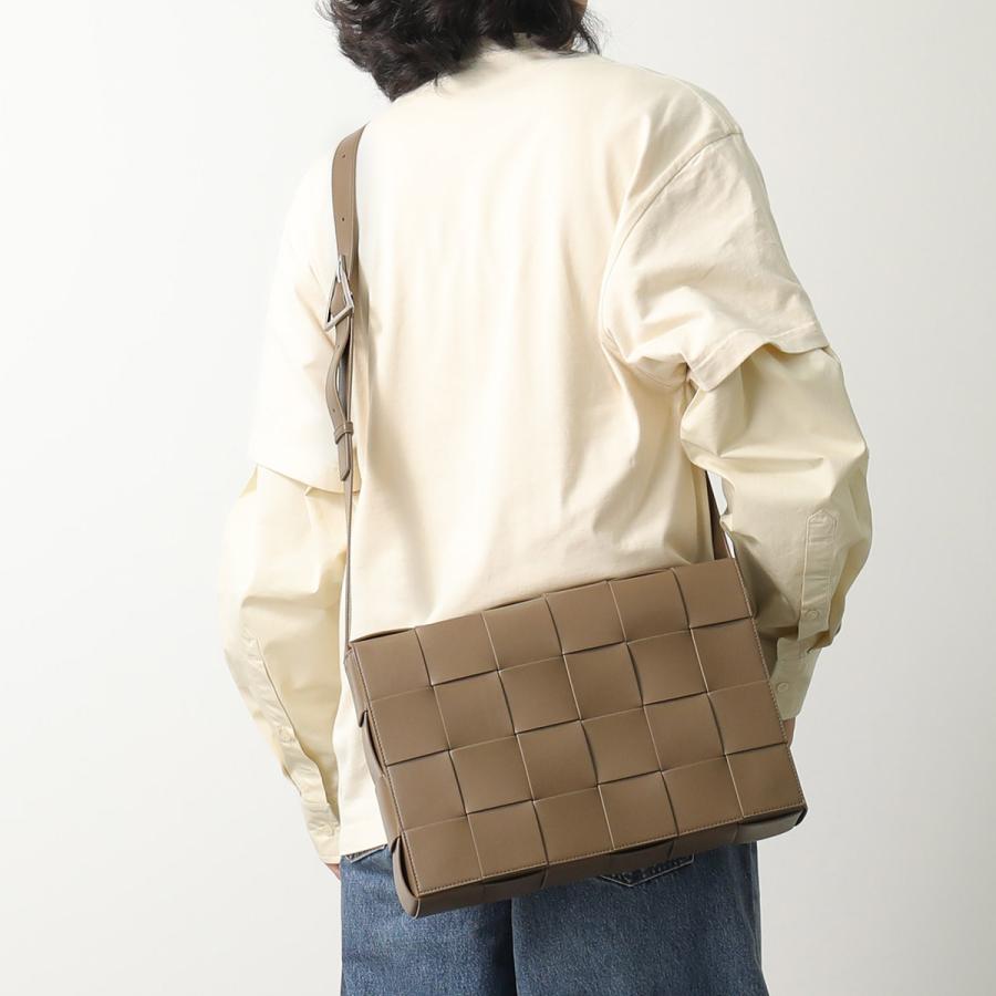 BOTTEGA VENETA（ボッテガ・ヴェネタ） ショルダーバッグ CASSETTE