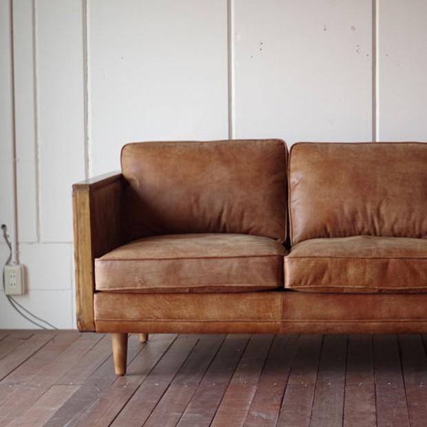 在庫限りヴィンテージレザーとウッドのソファー 2P 英国アンティーク調