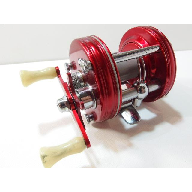 アブ アンバサダー 5000 赤 4つネジ ABU Ambassadeur 右巻き ベイト