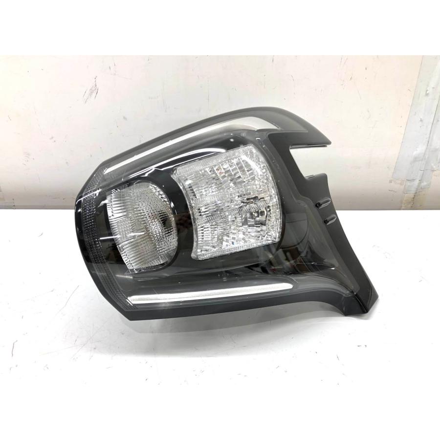 トヨタ シエンタ ハイブリッド NSP170 後期 純正 テールランプ 右