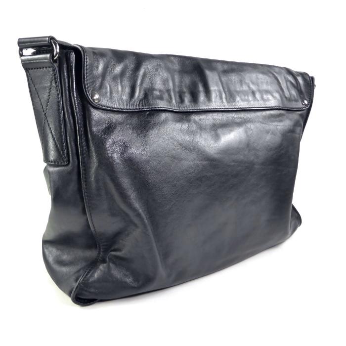 miu miu（ミュウミュウ） レザー 斜め掛け ショルダー バッグ ブラック