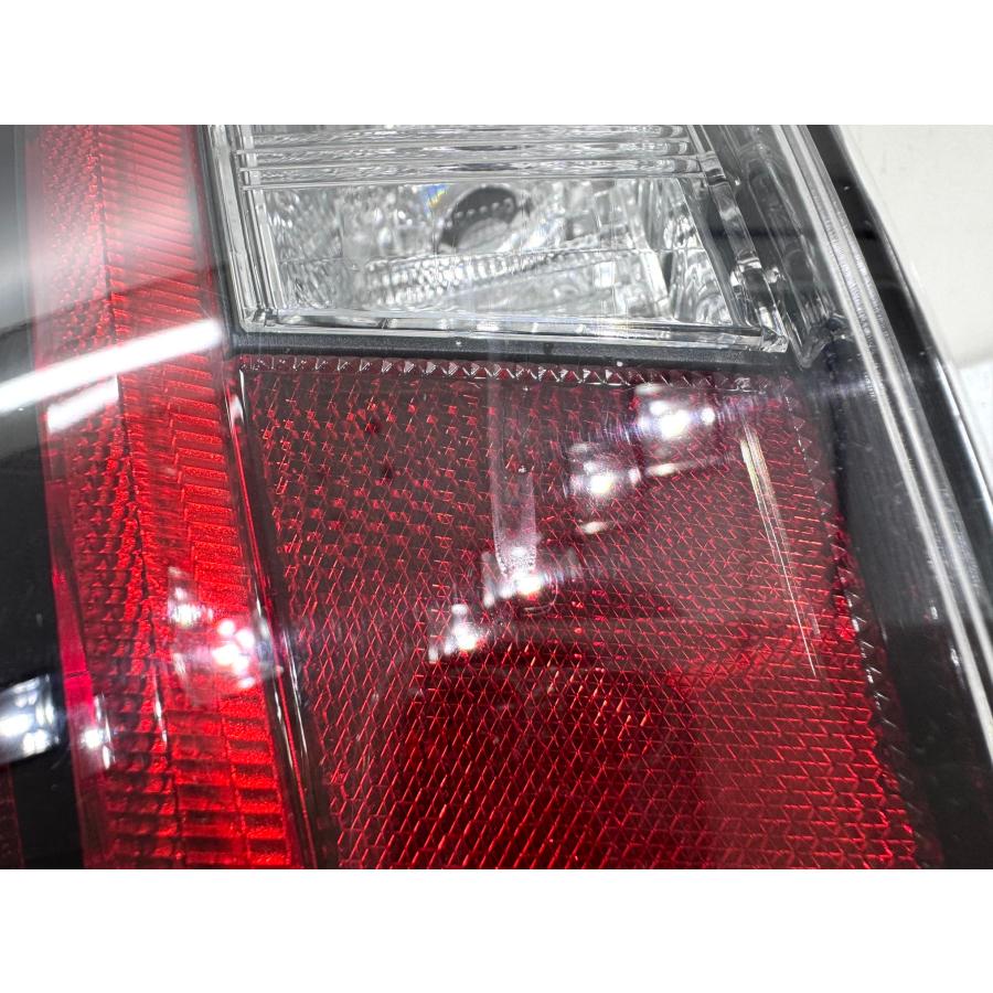 良品】プリウス50 ZVW50 前期 純正テールライト 右 リアフォグ無 KOITO