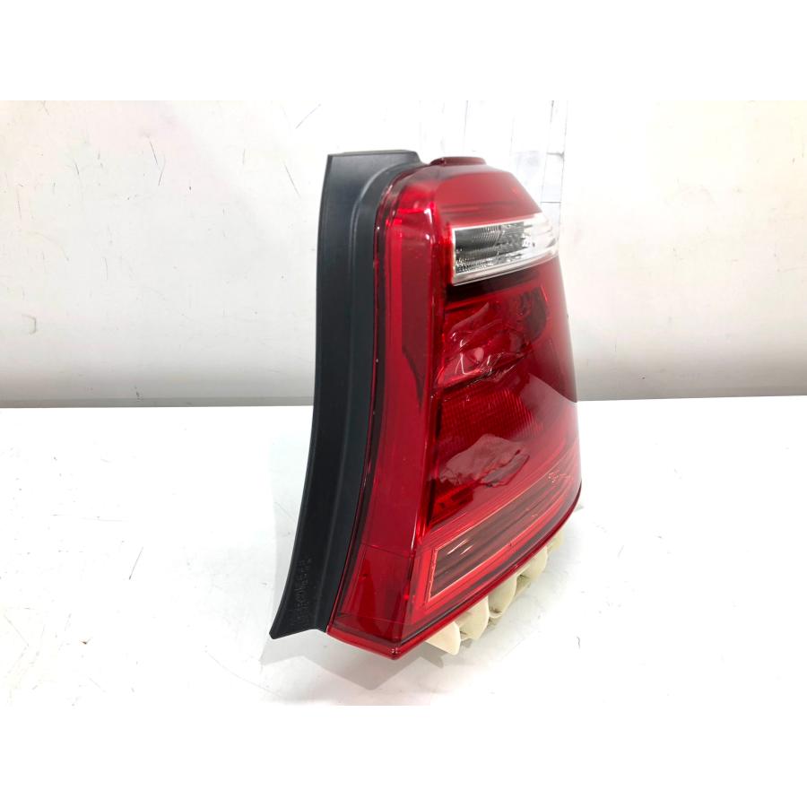 トヨタ カローラ アクシオ NRE161 後期 純正 テールランプ 右 KOITO12