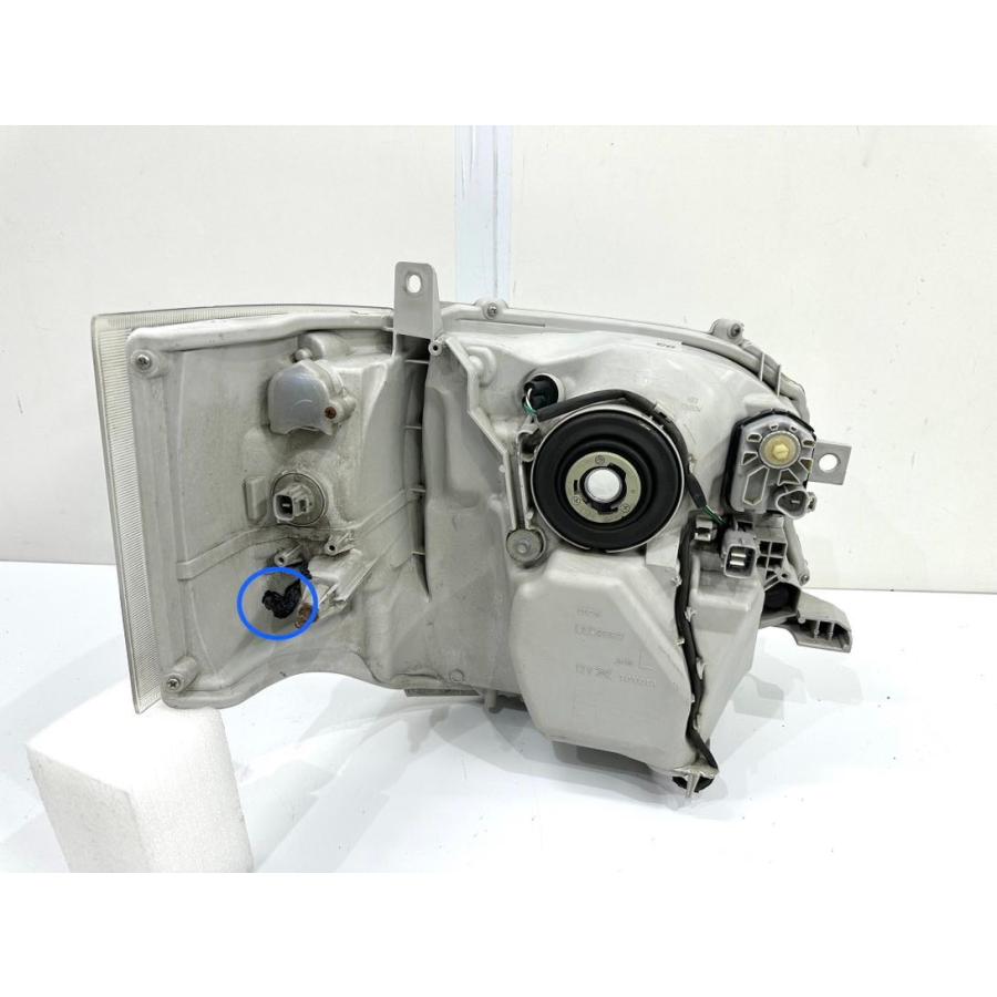 200系 ハイエース 4型〜 純正LEDヘッドライト 左 KOITO26-137/刻印83