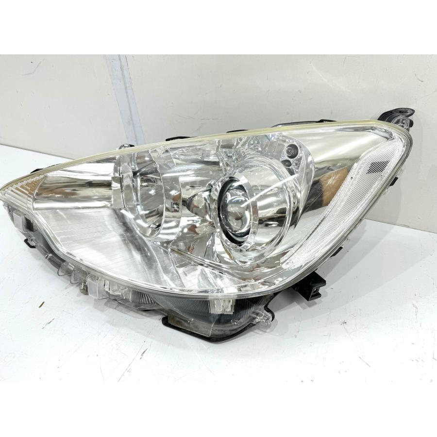 研磨】アクア NHP10 前期 純正ハロゲンヘッドライト 右 KOITO52-244