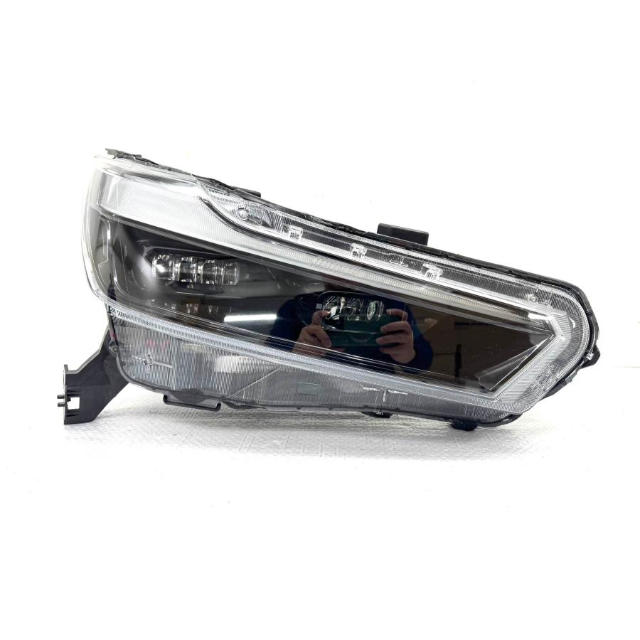 ホンダ WR-V DG5 純正 右 LED ヘッドライト IJL 100-8F08E （Z43-18