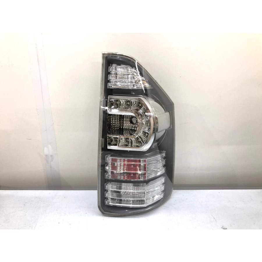 トヨタ ヴォクシー ZRR70 後期 純正 テールランプ 右 ICHIKOH28-220