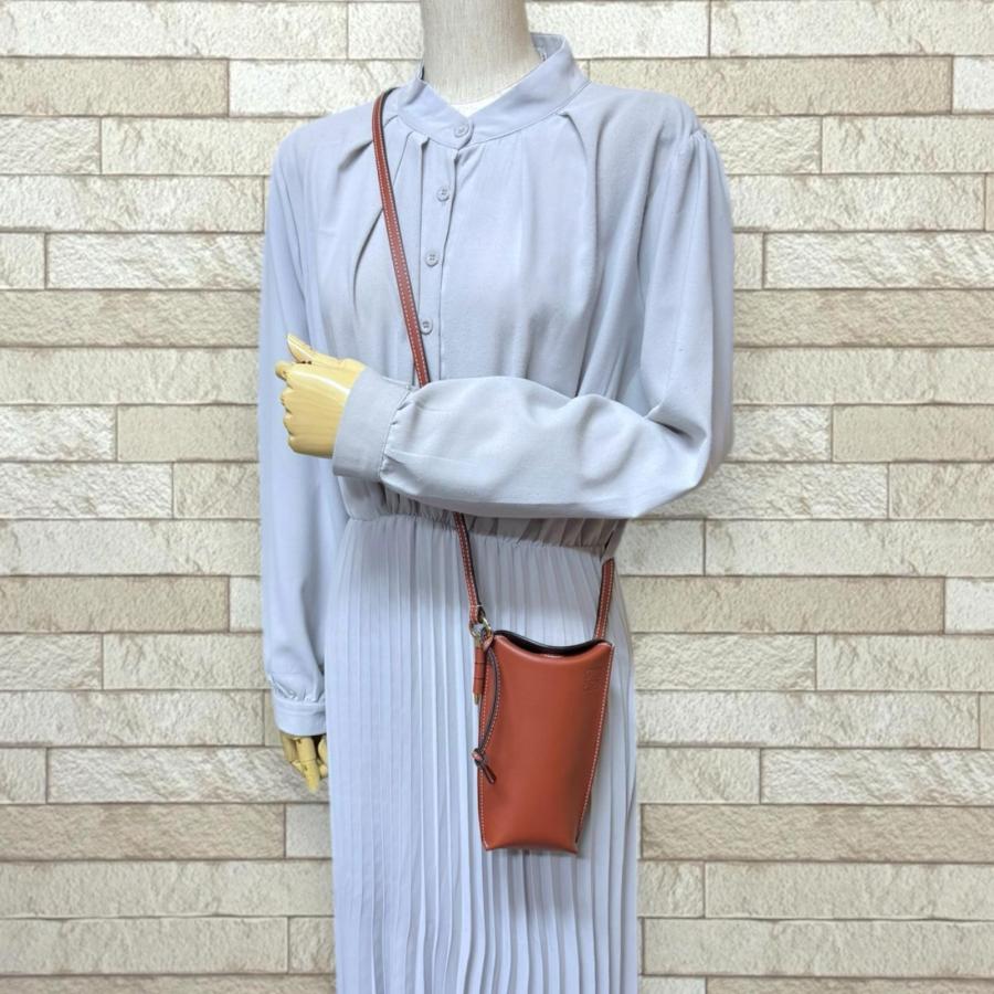 LOEWE（ロエベ） ゲートポケット アナグラム ショルダーバッグ レザー