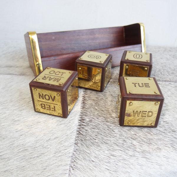 万年カレンダー 木製 真鍮 ブラス 卓上 アンティーク 日替わり 再利用