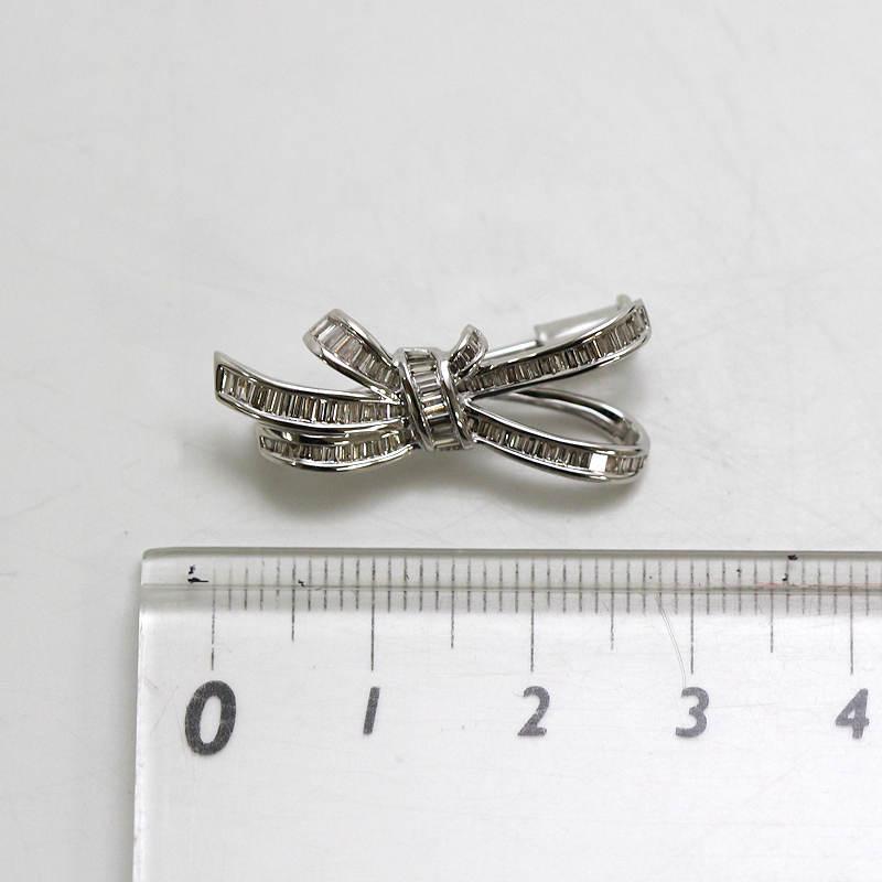 K18WG リボンモチーフブローチ ダイヤモンド 0.56ct 約2.9g 18金