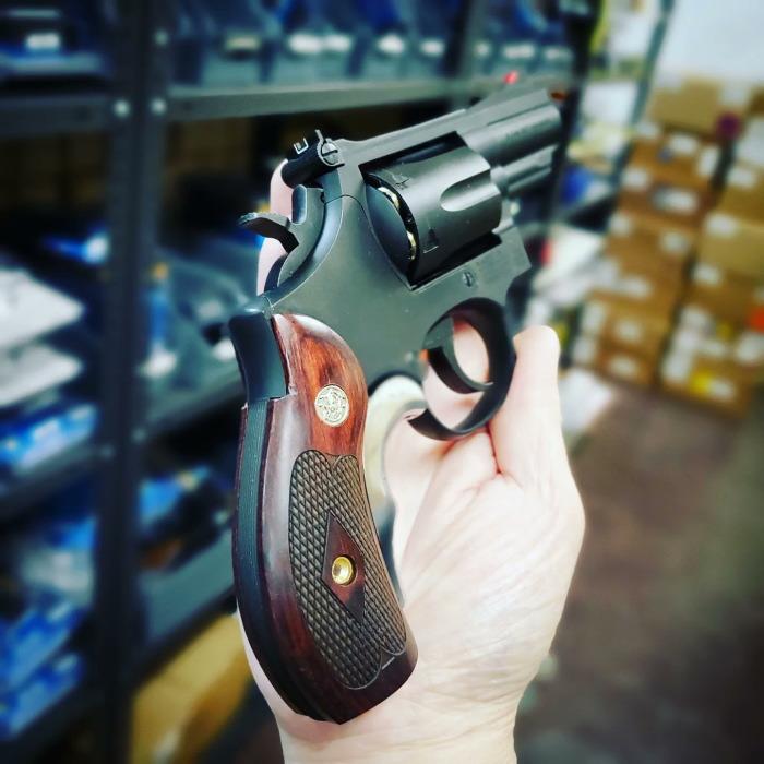 ☆アルタモント S&W Kフレーム ラウンドバット用 木製グリップ