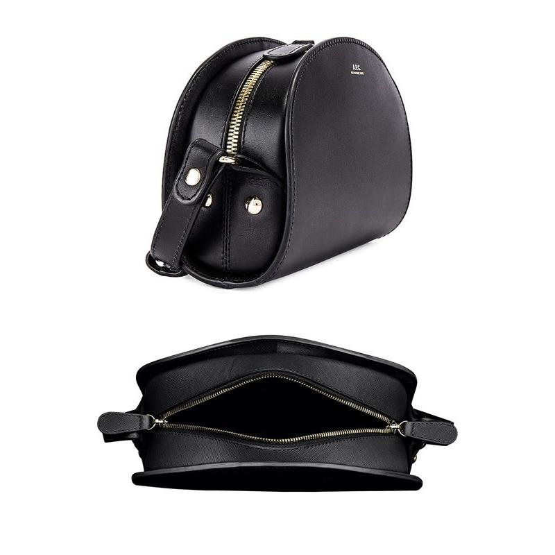 A.P.C.（アーペーセー） APC A.P.C. ハーフムーン ショルダーバッグ