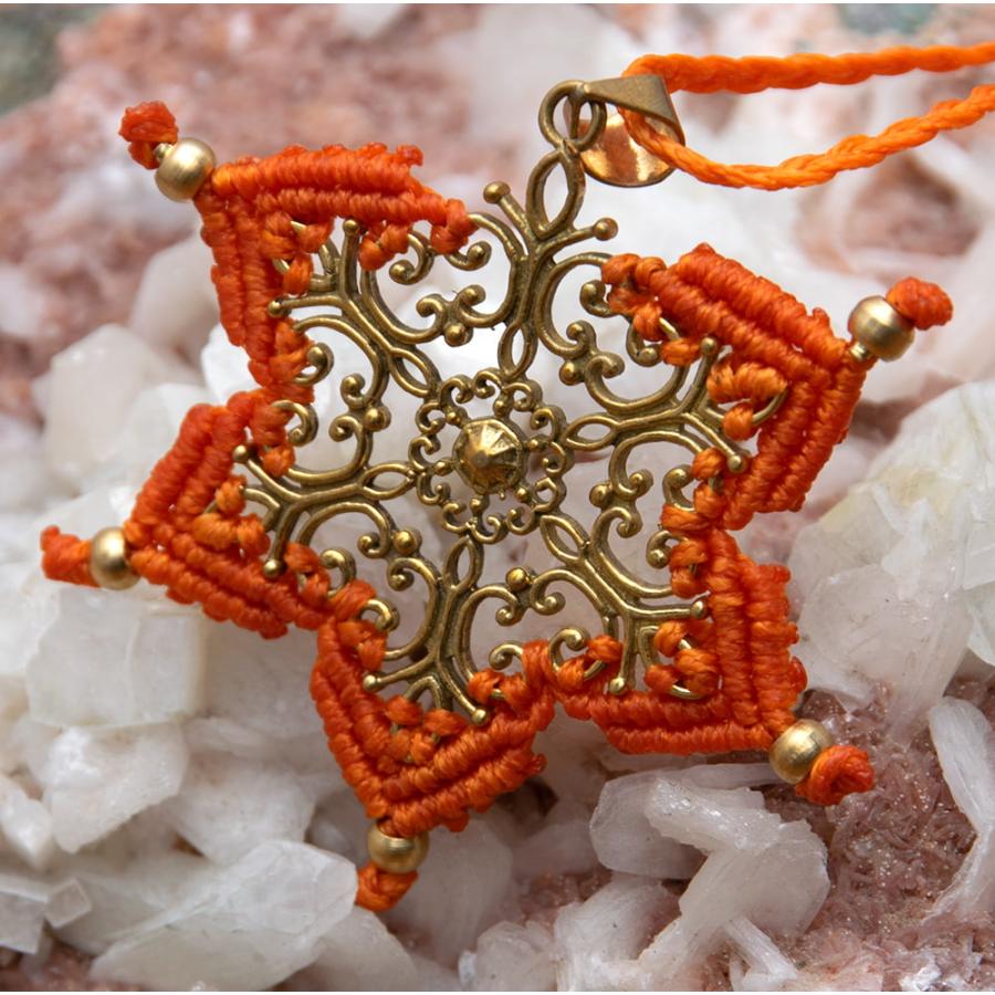 ペンダント マクラメ マクラメ編み Macrame スノーモチーフのマクラメ