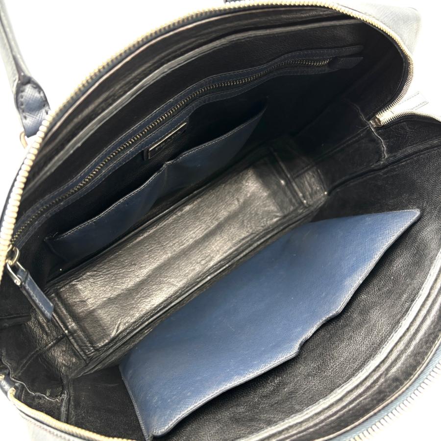 PRADA プラダ ブリーフケース ビジネスバッグ 三角ロゴ プレート 白